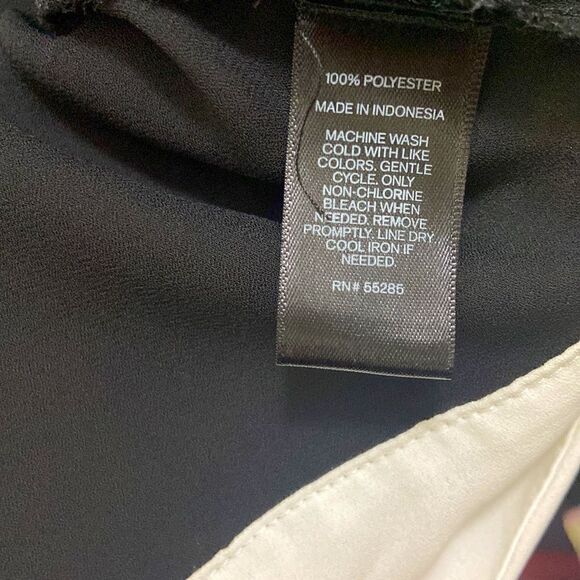 EXPRESS Scoop Neck black and white chiffon sleeveless slit back top - Picture 5 of 5